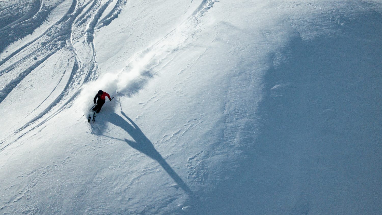 Skifahrer im Tiefschnee in Dorfgastein