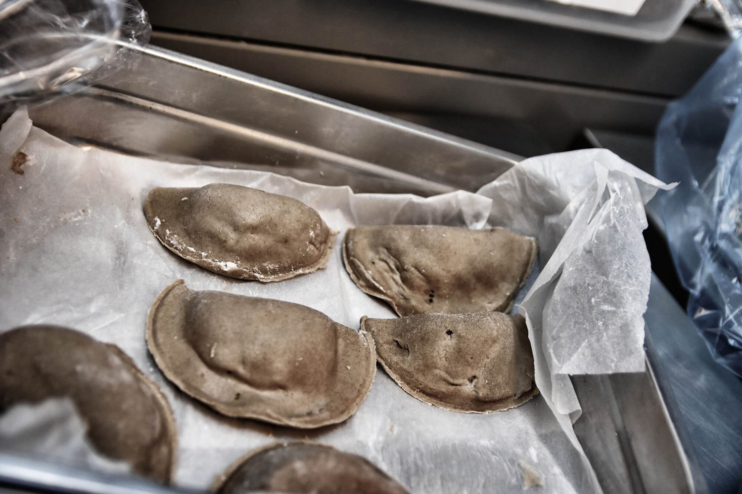 Gasteiner Fleischkrapfen bei der Zubereitung