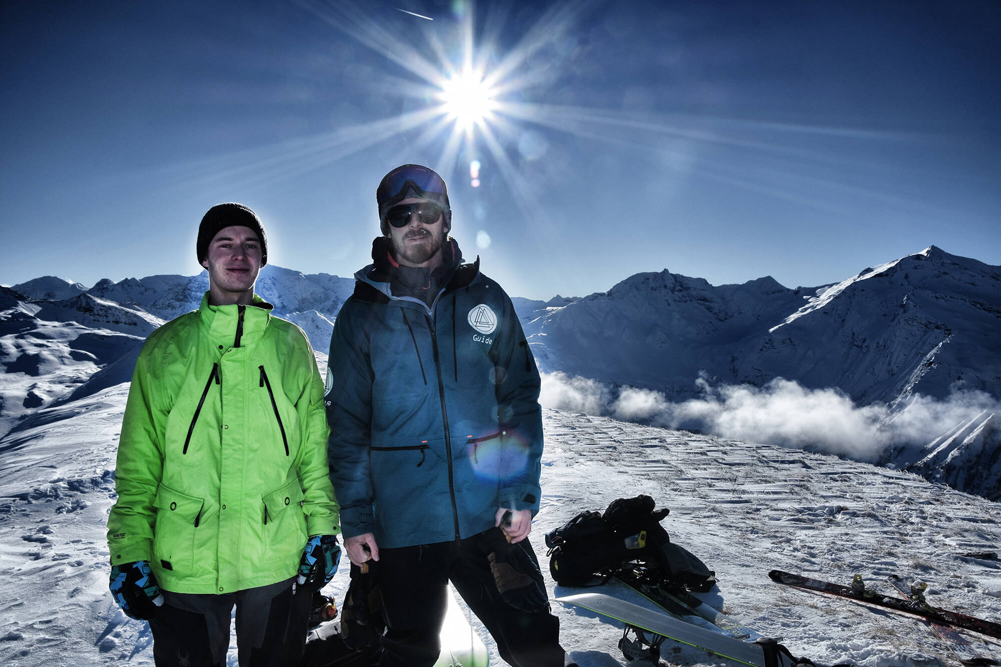 Splitboarder auf dem Gipfel bei einer Skitour in Gastein