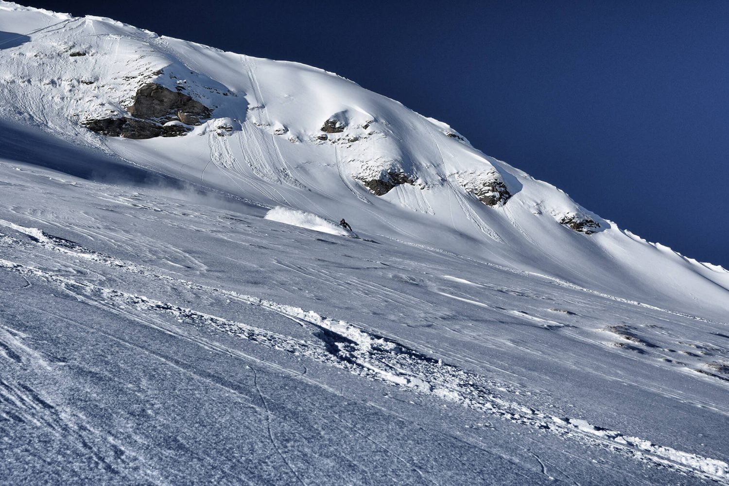 Verschneites Gelände im Gasteinertal mit Abfahrt
