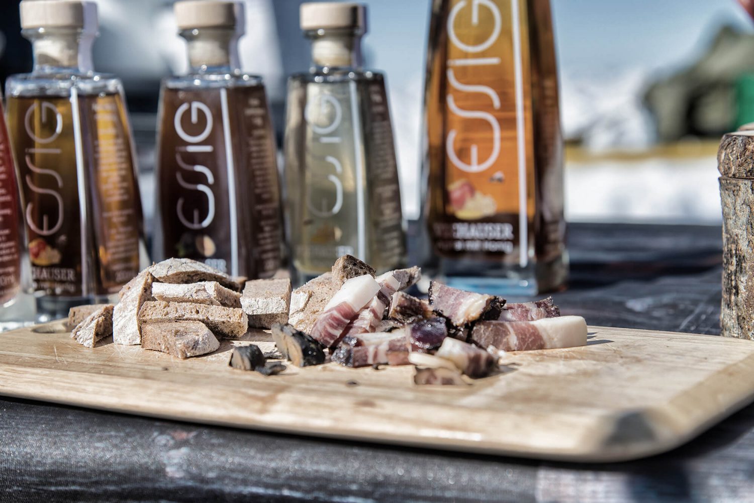 Speck und Schnaps beim Höchster Bauernmarkt Sportgastein