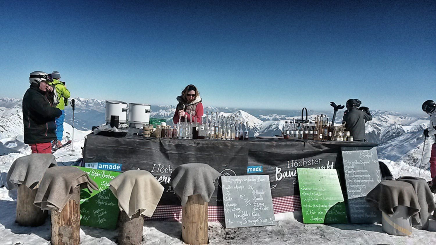 Blick auf den Stand vom Höchster Bauernmarkt Sportgastein
