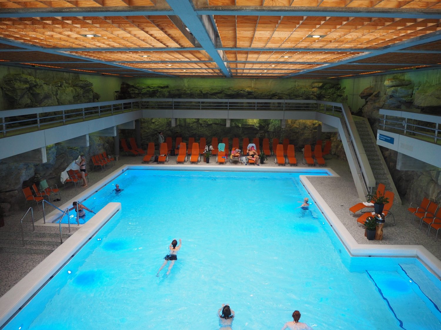 Fels und Beton: Die Schwimmhalle der Felsentherme, Bad Gastein