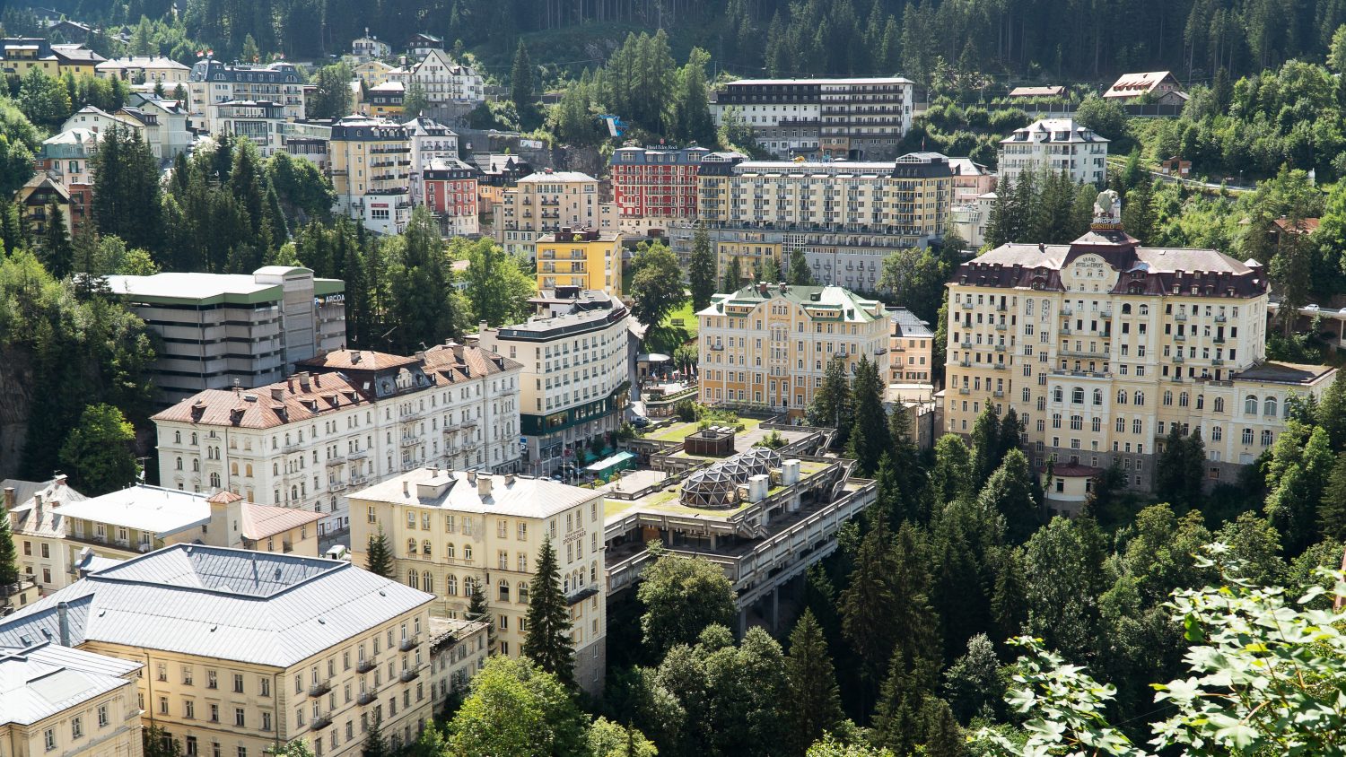 Das Zentrum von Bad Gastein mit den Belle-Èpoque-Bauten und dem Kongresshaus.