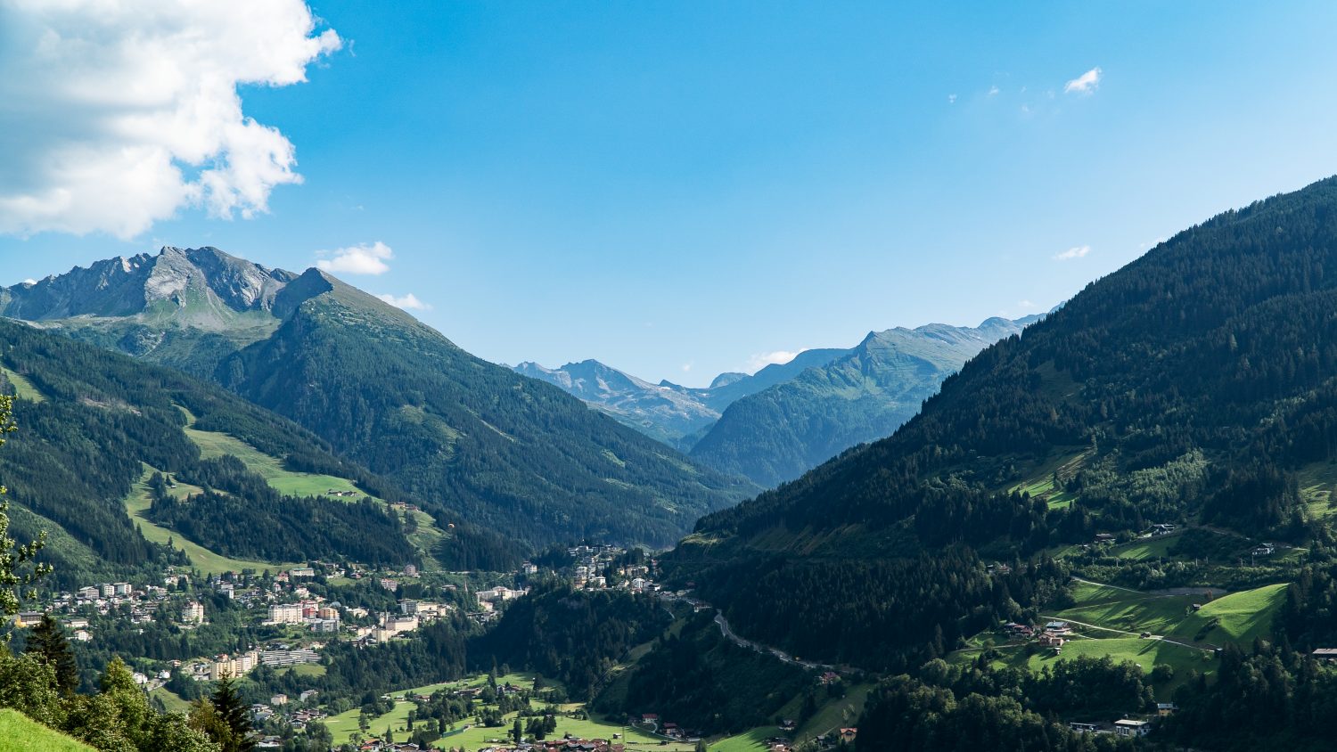 Blick von Norden auf das Gasteinertal und Bad Gastein