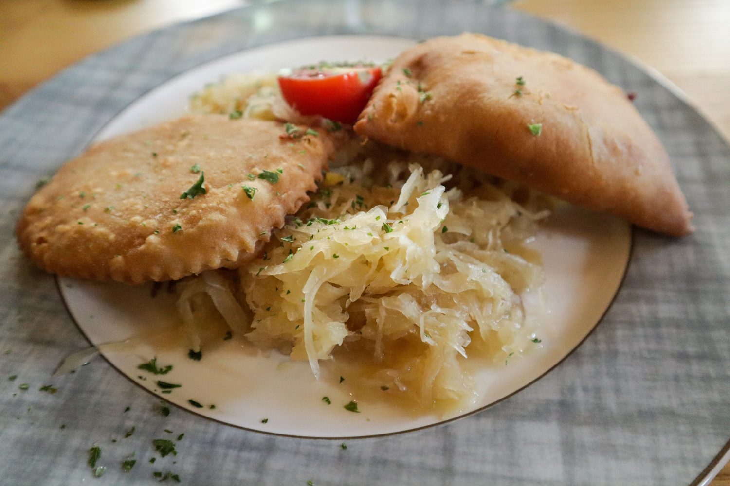 Fleischkrapfen mit Sauerkraut