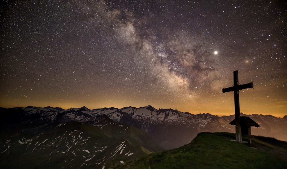 klarer Sternenhimmel über der Gasteiner Bergwelt