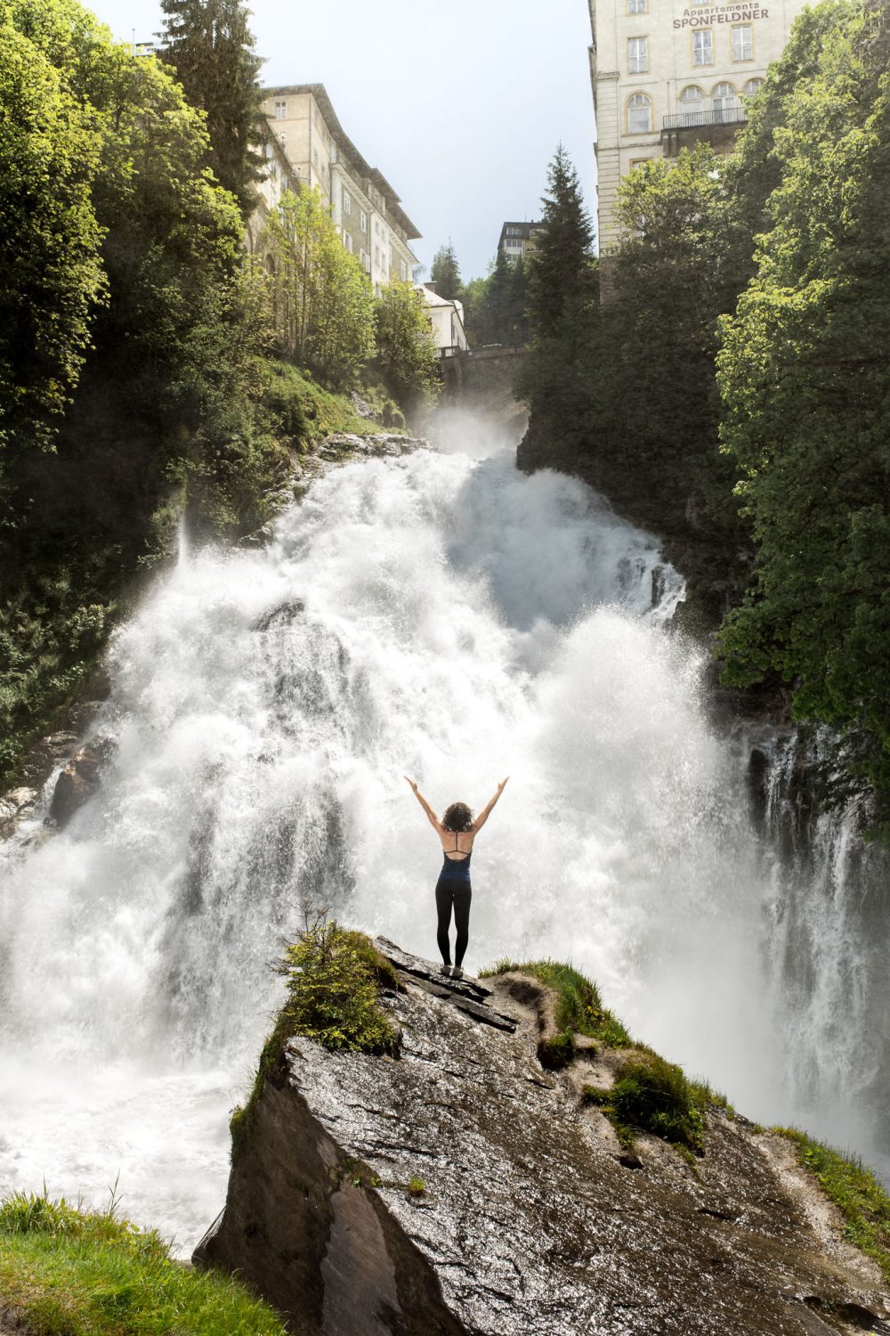Yoga direkt vor dem Wasserfall im Gasteinertal