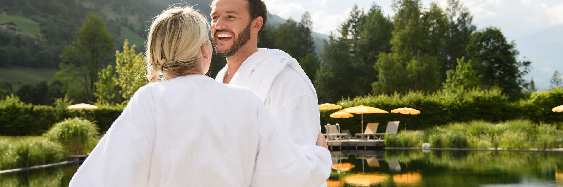 Im Sommer am Thermalwasserbadesee der Alpentherme Gastein