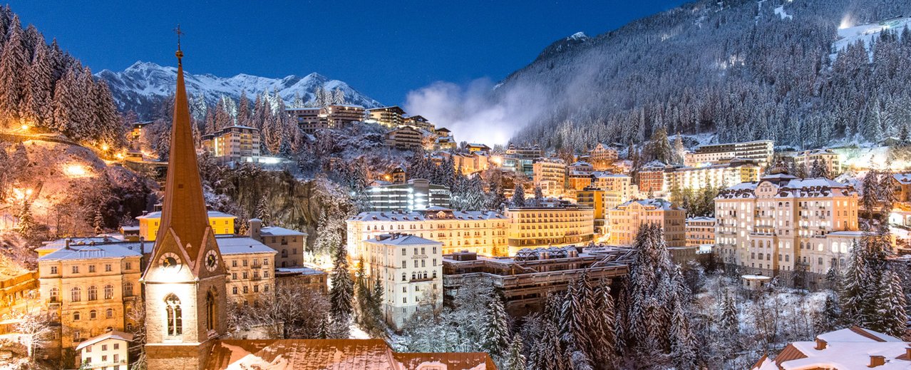 Nachtaufnahme von Bad Gastein im Winter
