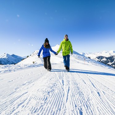 Pärchen bei der Wanderung Gasteiner Winter