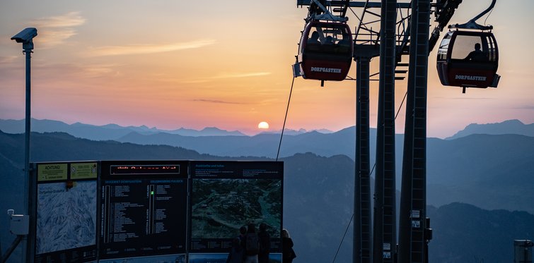 Liftstütze der Gipfelbahn Fulseck im Sonnenuntergang