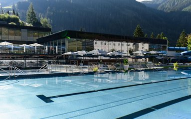 Felsentherme außen