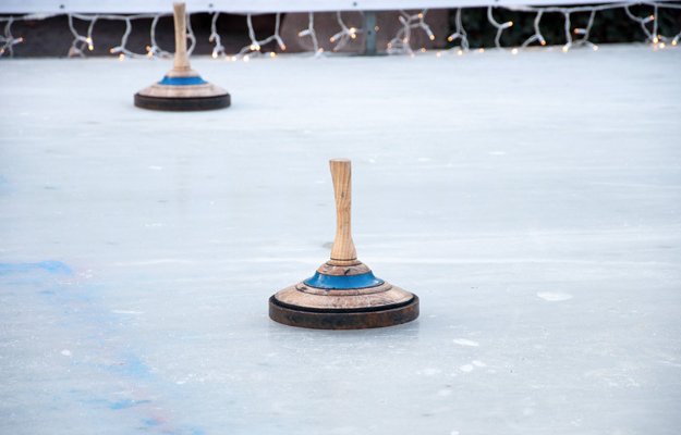 Stock auf der Eisstockbahn in Gastein