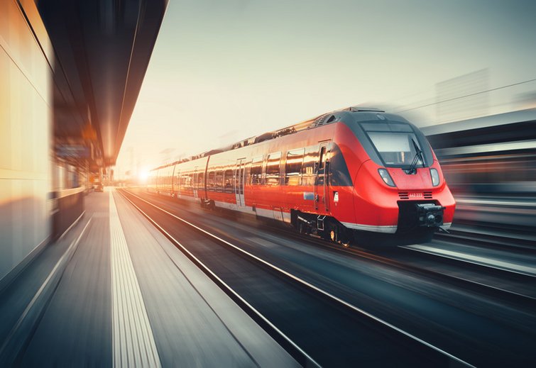 Zug im Bahnhof