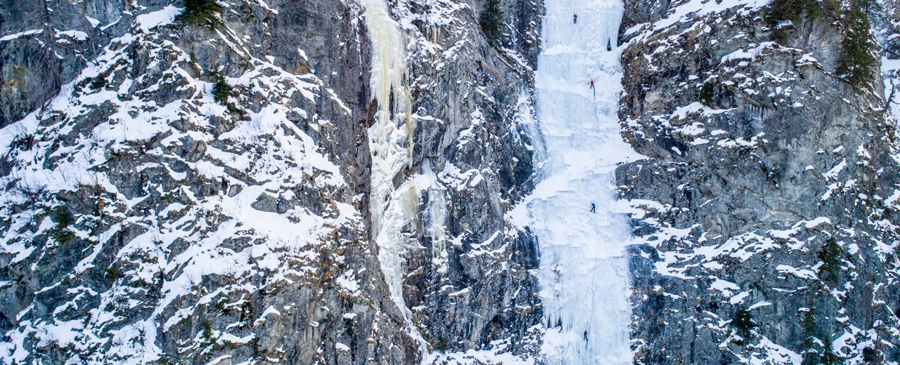 Eiskletterer am Eisfall im Gasteinertal