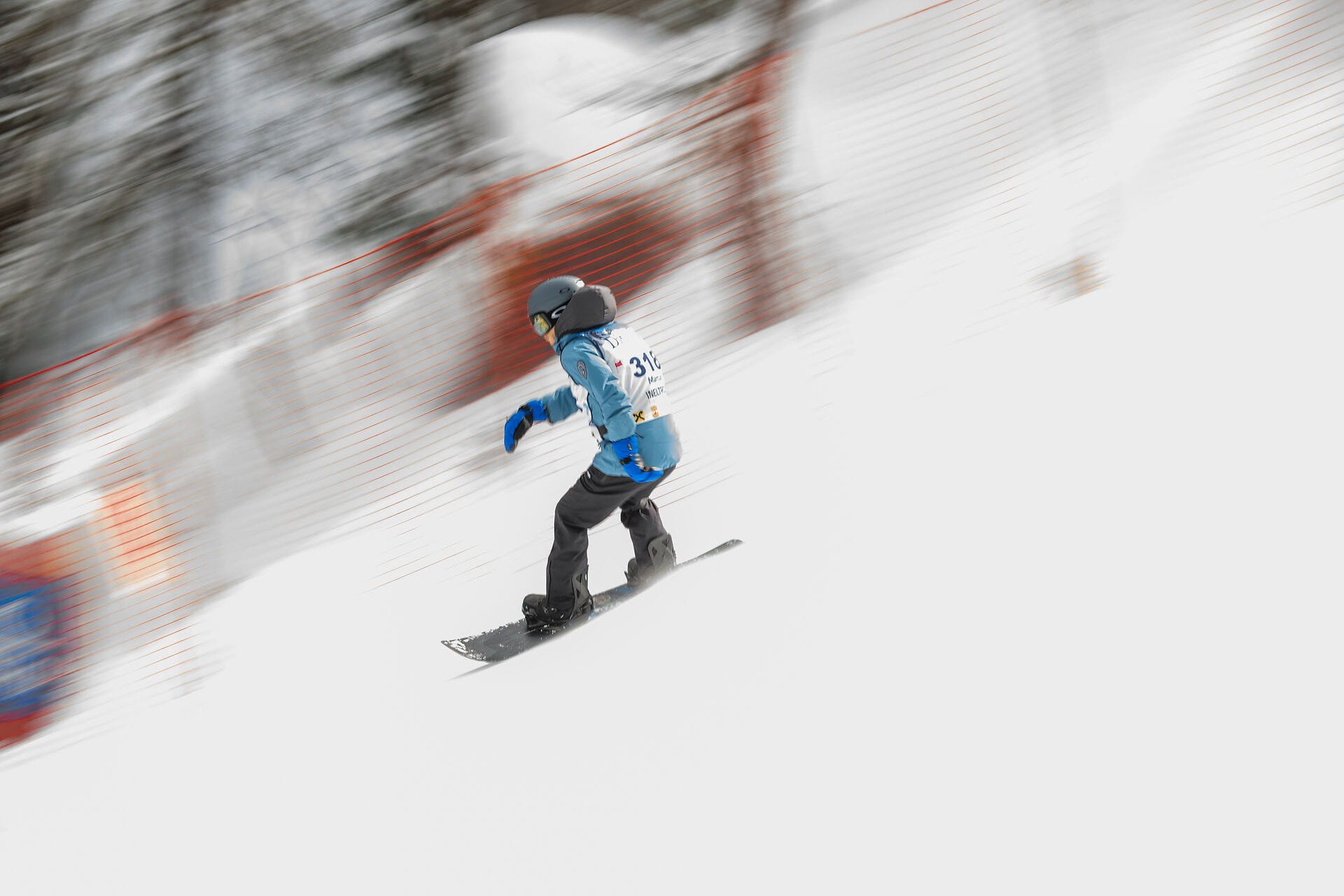 Die Nord 2026 Snowboarder*in auf steilem Abhang 