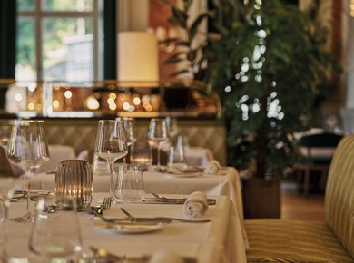 Webformat-restaurant-straubinger-saal-interior-clo