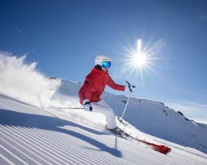 Ski-Thermen-Auszeit-Skifahrer.jpg