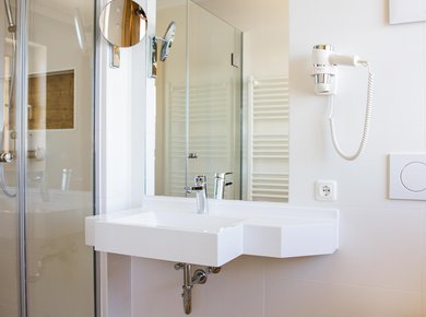 Hofgasteinerhaus_WC und Dusche im Zimmer