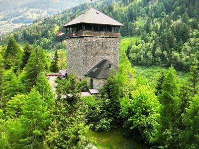 Burg-Sommer-Neu.jpg Burg Sommer Neu