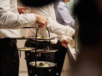 Webformat-restaurant-auntie-heidi-food-behind-the-