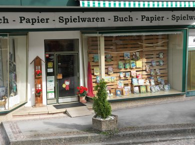 DJI_Geschäft_aussen