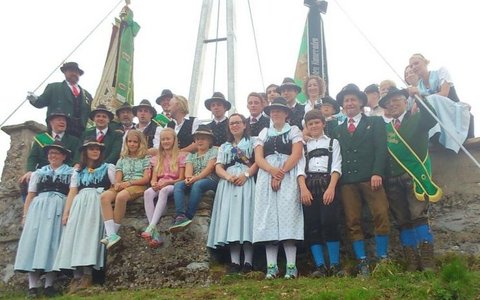 Trachtenverein-DHuettenkogla.jpg