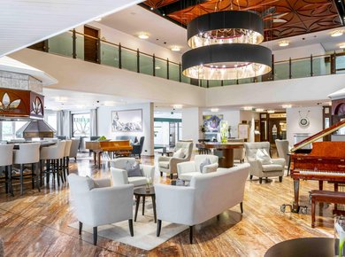 EH_Lobby_Bar_MAX3601