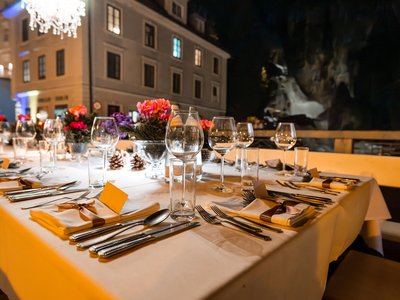 Dinner am Wasserfall