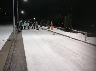 Eisstockschießen auf der Natureisbahn