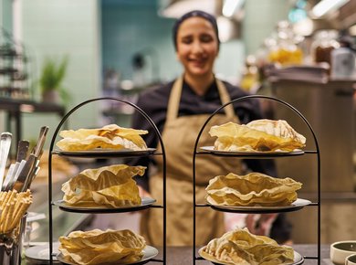 Webformat-restaurant-auntie-heidi-food-behind-the-