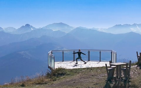Yoga am Berg