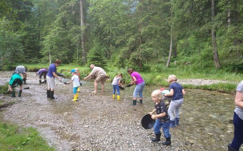 Goldwaschen-im-Angertal.jpg