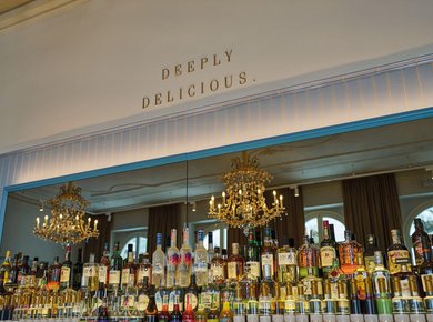 Webformat-bar-schlossbar-theke-interior-details-dr