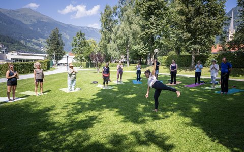 Yoga im Kurpark 1