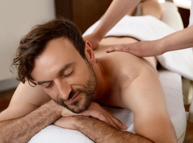 AlpenthermeGastein-BeautyWorld-Massage-Mann1-Markt