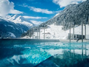 Felsentherme Bad Gastein Piste_Therme (c) Steinbau