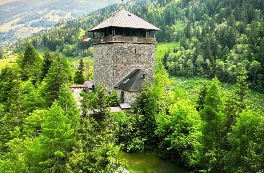 Burg-Sommer-Neu.jpg