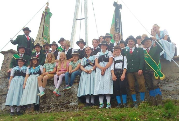 Trachtenverein-DHuettenkogla.jpg